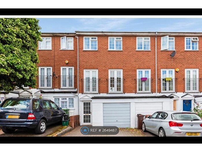 3 Bedroom Terraced House To Rent In St. James Road, Sutton, SM1