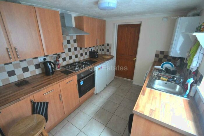 4 Bedroom Terraced House To Rent In Donnington Gardens, Reading, RG1