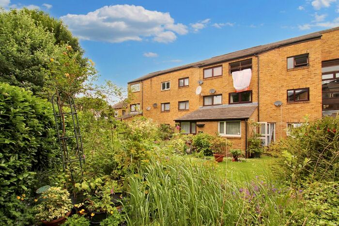 1 Bedroom Flat To Rent In Cross Road, Uxbridge, Greater London, UB8