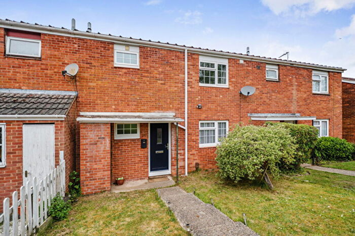 3 Bedroom Terraced House For Sale In Chopin Road, Basingstoke, RG22
