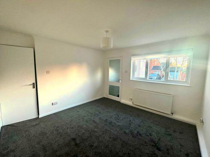 1 Bedroom Maisonette To Rent In Sampson Avenue, Barnet, EN5