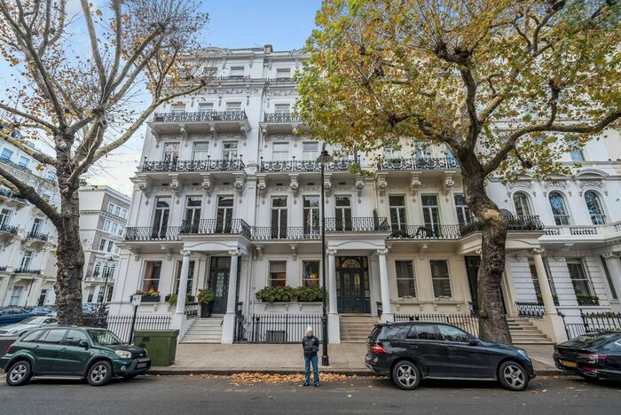 3 Bedroom Maisonette To Rent In Queens Gate, South Kensington, London, SW7