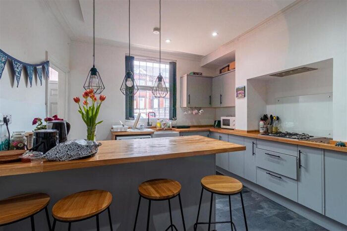 4 Bedroom House To Rent In Royal Park Avenue, Hyde Park, Leeds, LS6