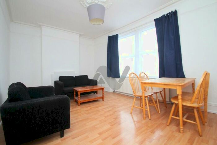 3 Bedroom Flat To Rent In Archway Road, London, N6