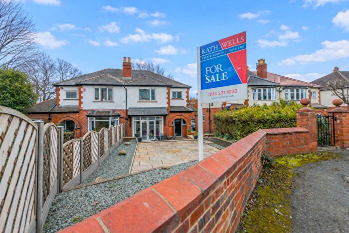 3 Bedroom Semi-Detached House For Sale In Westfield Avenue, Leeds, LS12