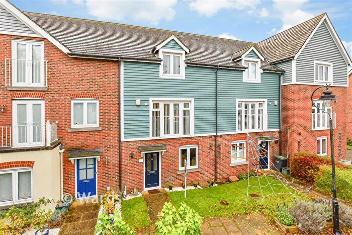 4 Bedroom Town House For Sale In The Lakes, Larkfield, Kent, ME20