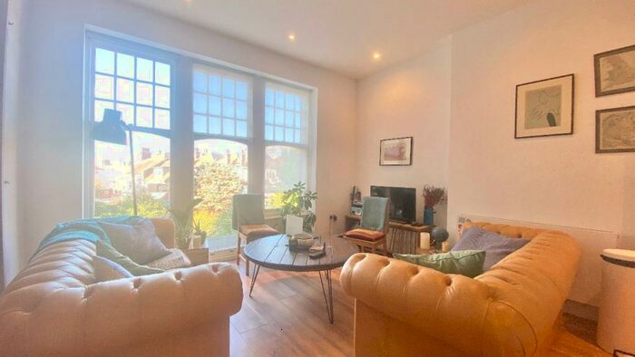 2 Bedroom Apartment To Rent In Raglan House, Queens Avenue, London, N10