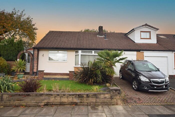 3 Bedroom Semi-Detached Bungalow For Sale In Naunton Road, Alkrington, Middleton, M24