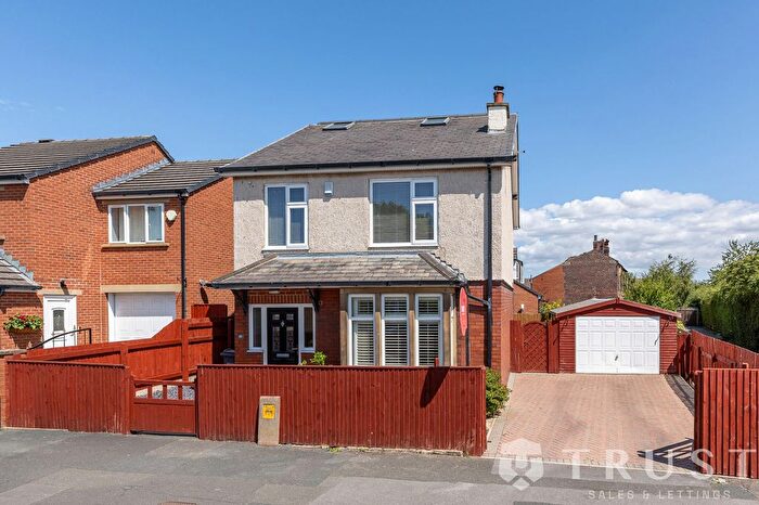 4 Bedroom Detached House For Sale In Taylor Hall Lane, Mirfield, WF14