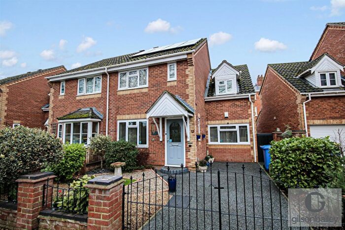 3 Bedroom Semi Detached House For Sale In Half Mile Road, Norwich, NR3