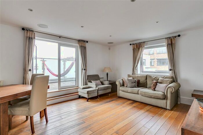 3 Bedroom Flat To Rent In Radius Apartments, Omega Place, Islington, London, N1
