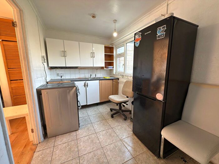 Studio To Rent In Tenby Drive, Luton, LU4