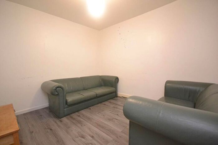 5 Bedroom Terraced House To Rent In De Beauvoir Road, Reading, RG1