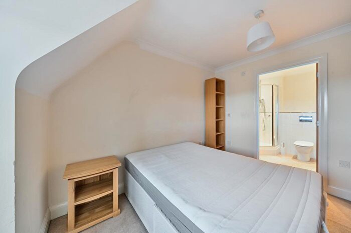 2 Bedroom Flat For Sale In East Oxford, Oxfordshire, OX4