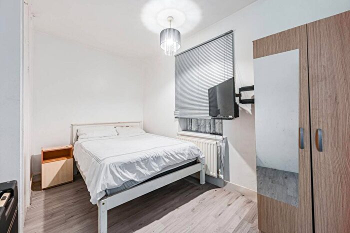 3 Bedroom Flat To Rent In St Donatts Road, Brockley, London, SE14