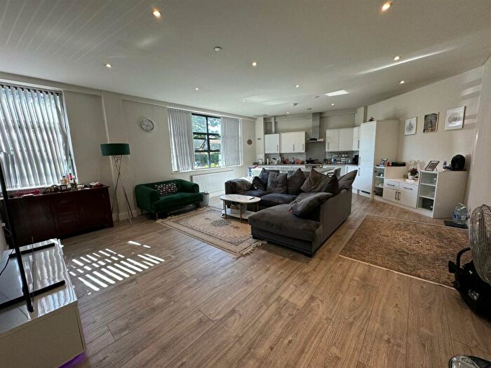 2 Bedroom Apartment For Sale In Heron Drive, Slough, SL3