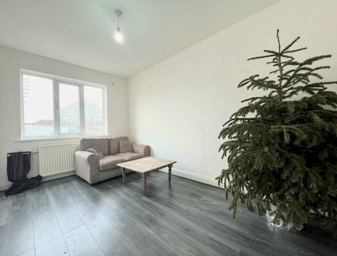 1 Bedroom Flat To Rent In Empire Parade, Great Cambridge Road, Tottenham, N18