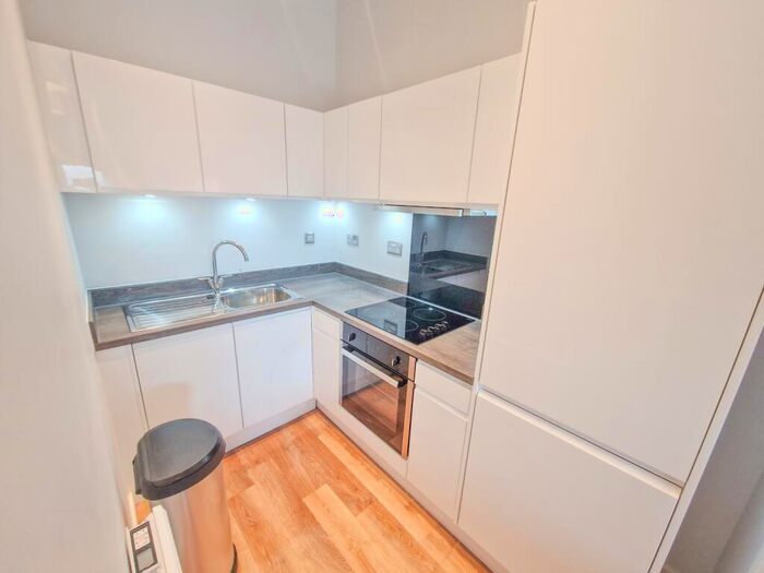 1 Bedroom Flat To Rent In Tate House, - New York Road, Leeds, West Yorkshire, LS2
