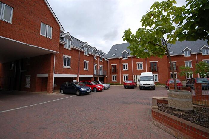 2 Bedroom Flat To Rent In Sanders Place, Hitchin, Hertfordshire, SG4