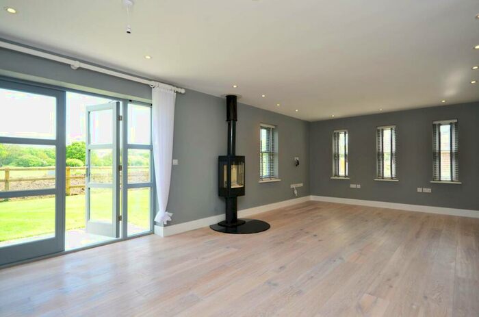 4 Bedroom Semi-Detached House To Rent In Brook Farm, Worplesdon, Guildford, GU3