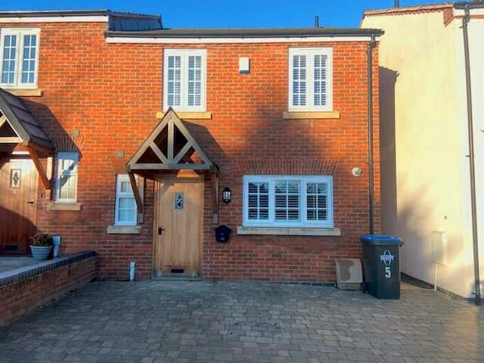 3 Bedroom Semi-Detached House To Rent In Grace Close, Bilton, Rugby, CV22