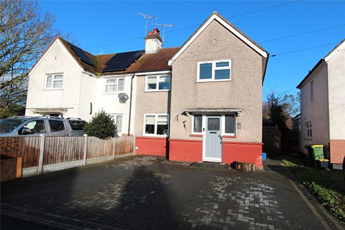 3 Bedroom Semi Detached House For Sale In Doggetts Close, Rochford, Essex, SS4