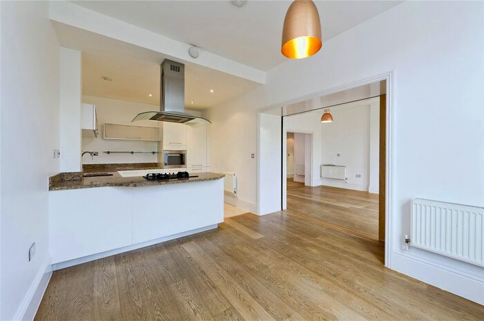 2 Bedroom Flat To Rent In Nevern Square, London, SW5