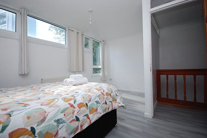 4 Bedroom Terraced House To Rent In St James Crescent, Brixton, SW9