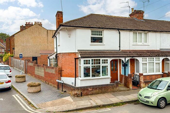 3 Bedroom End Of Terrace House For Sale In Boundary Road, St. Albans, Hertfordshire, AL1