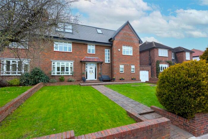 6 Bedroom Semi-Detached House To Rent In Albert Drive, London, SW19