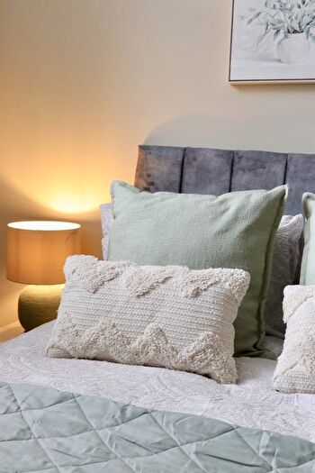 2 Bedroom Flat To Rent In Monarch House, WF1