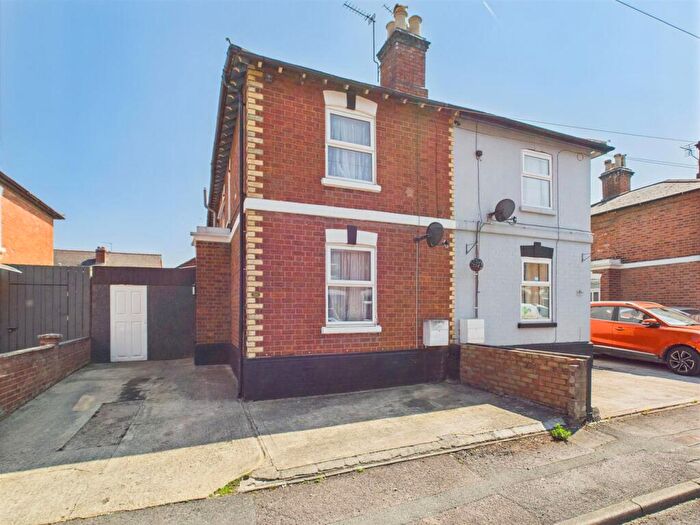 3 Bedroom Semi-Detached House For Sale In Melbourne Street East, Gloucester, GL1