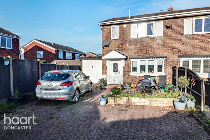 3 Bedroom Semi Detached House For Sale In Ludgate Close, New Rossington, Doncaster, DN11