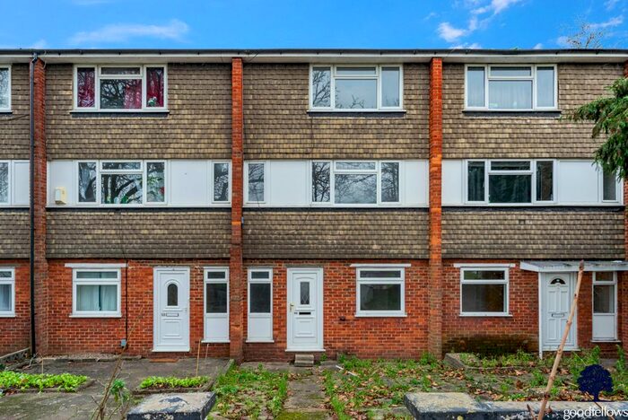 4 Bedroom Detached House To Rent In Rosehill, Sutton, Surrey, SM1