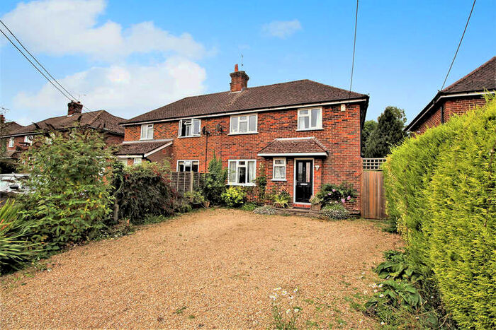 4 Bedroom Semi-Detached House For Sale In Crows Lane, Upper Farringdon, Hampshire, GU34