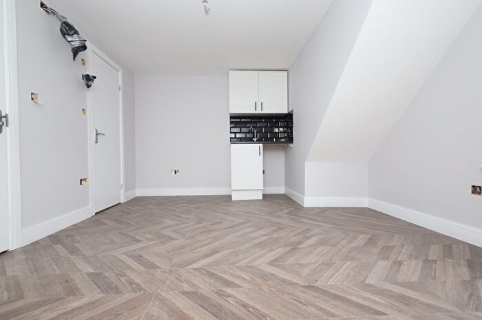 Studio To Rent In Doris Road, Ashford, TW15