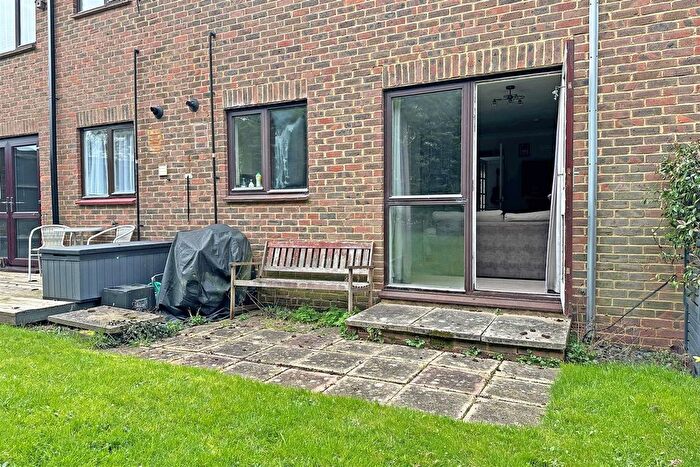 1 Bedroom Flat For Sale In Park View Road, Redhill, RH1