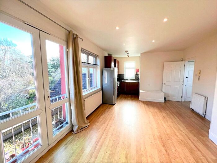 1 Bedroom Flat For Sale In Mayfield Road, South Croydon, Sanderstead, CR2