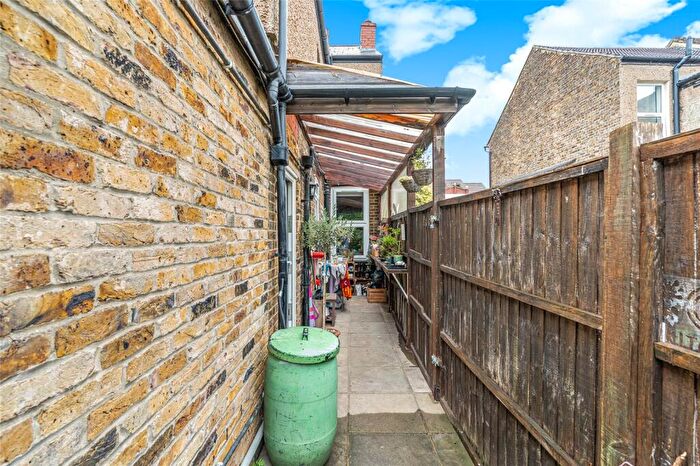 2 Bedroom Apartment For Sale In Spencer Road, Harrow, HA3