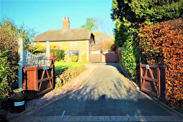 2 Bedroom Semi-Detached House For Sale In The Square, Bretby, Burton-On-Trent DE15