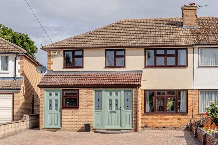 6 Bedroom Semi-detached House For Sale In Benmead Road, Kidlington, OX5