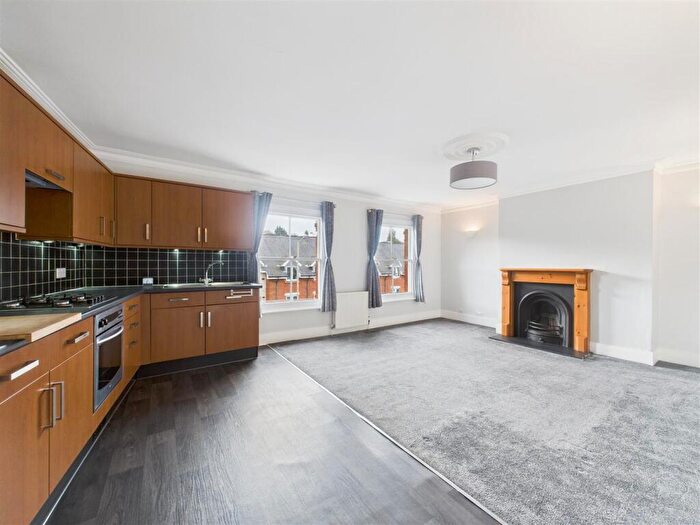1 Bedroom Flat To Rent In Walsworth Road, Hitchin, Hertfordshire, SG4