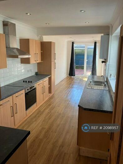 3 Bedroom Terraced House To Rent In Evelyn Avenue, Newhaven, BN9