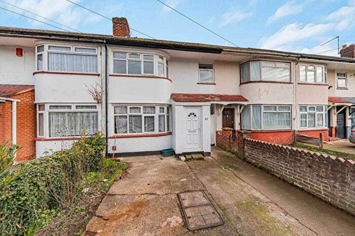 3 Bedroom Terraced House For Sale In Lewins Way, Cippenham, Slough, SL1