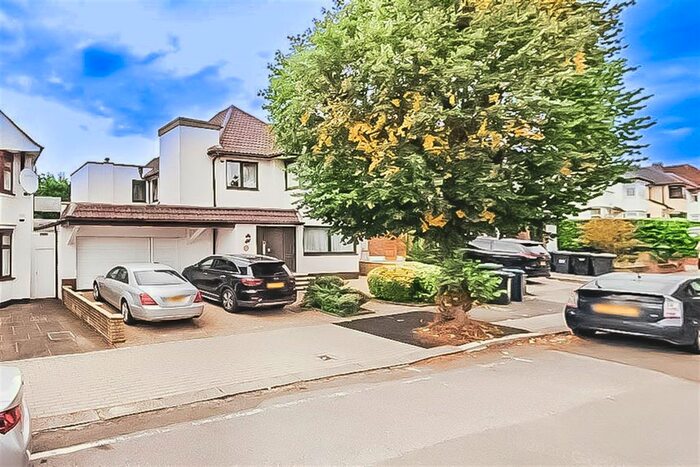 4 Bedroom Detached House To Rent In Cranbourne Gardens, Temple Fortune, NW11