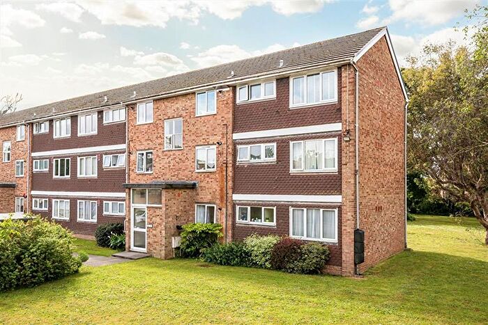 2 Bedroom Flat For Sale In Woodington Close, Eltham, SE9
