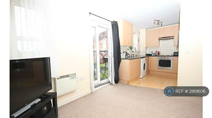2 Bedroom Flat To Rent In Hill Passage, Cradley Heath, B64