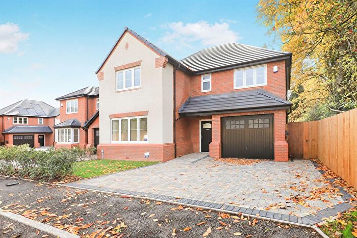 4 Bedroom Detached House For Sale In Whittington Grove, Bloxwich, Walsall, WS3