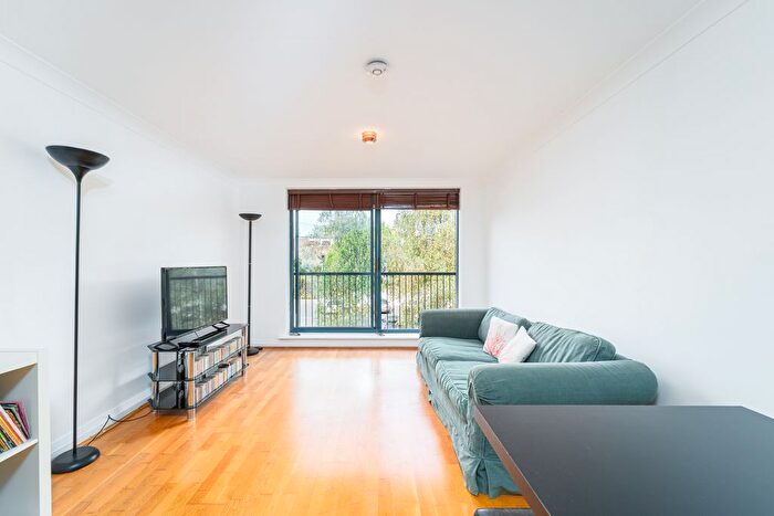 2 Bedroom Flat For Sale In Tottenham Lane, Crouch End, N8