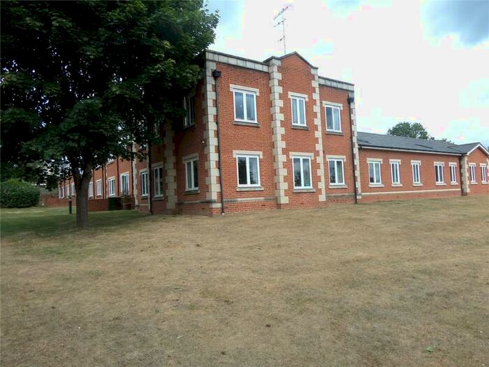 2 Bedroom Apartment To Rent In Royal Earlswood Park, Redhill, Surrey, RH1